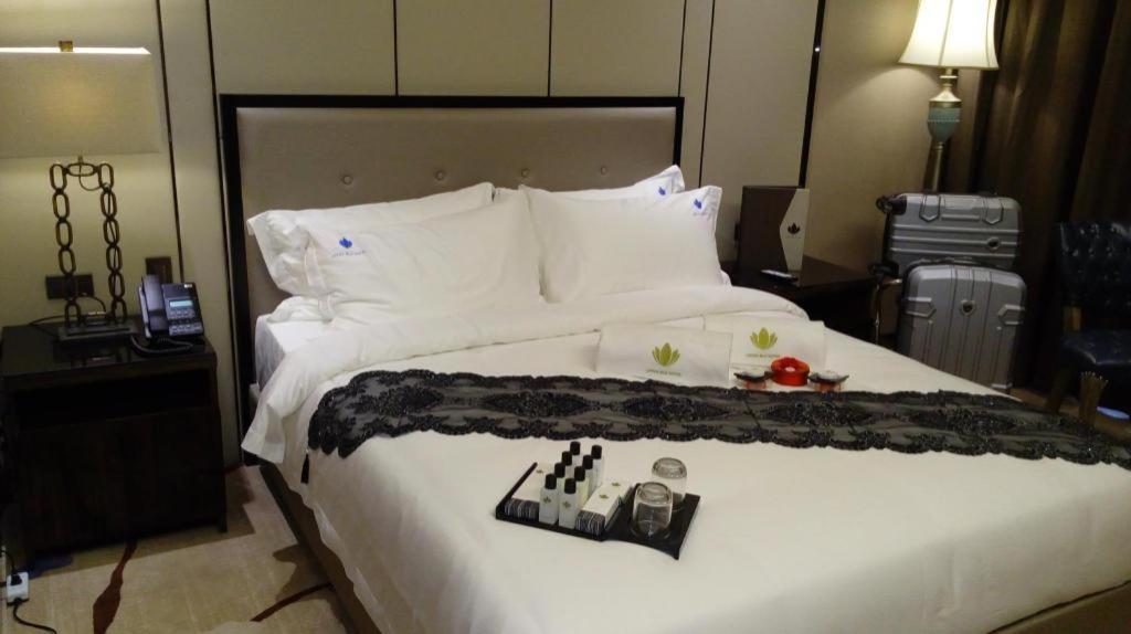Lotus Blu Hotel Легазпи Екстериор снимка