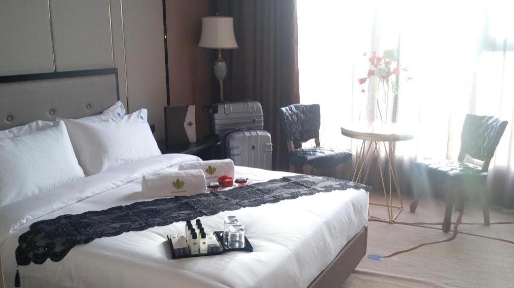 Lotus Blu Hotel Легазпи Екстериор снимка