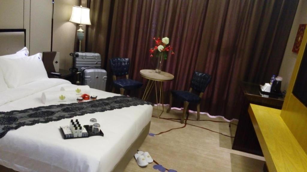 Lotus Blu Hotel Легазпи Екстериор снимка