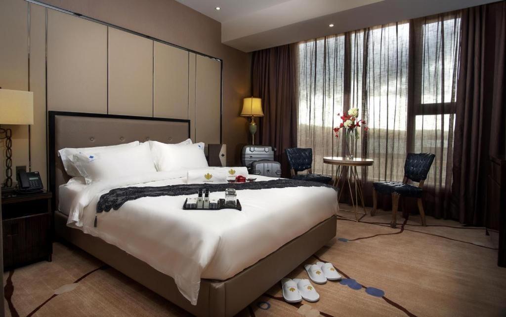 Lotus Blu Hotel Легазпи Екстериор снимка