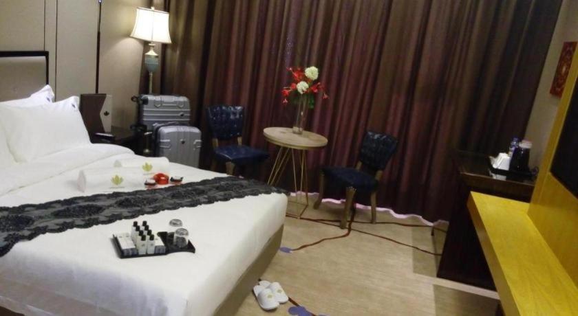 Lotus Blu Hotel Легазпи Екстериор снимка