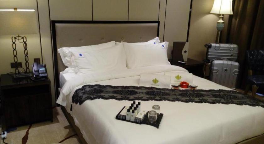 Lotus Blu Hotel Легазпи Екстериор снимка